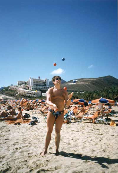 Ich jongliere am Strand in Jandia